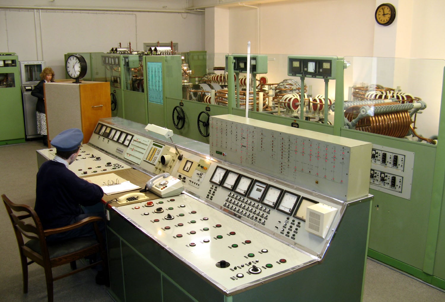The control room of a 100 kW medium-wave transmitter at Museum Funkerberg: the operator's desk in front, the transmitter cabinets and coils behind